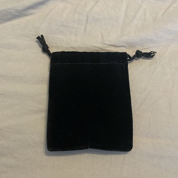 Small Velvet Jewelry Bag - Picture 2 of 3